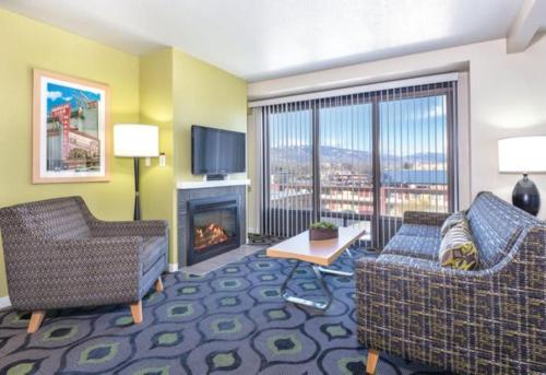 Posezení v ubytování Enjoy all Reno has to offer in this 2BD resort condo with outdoor pool or hot tub