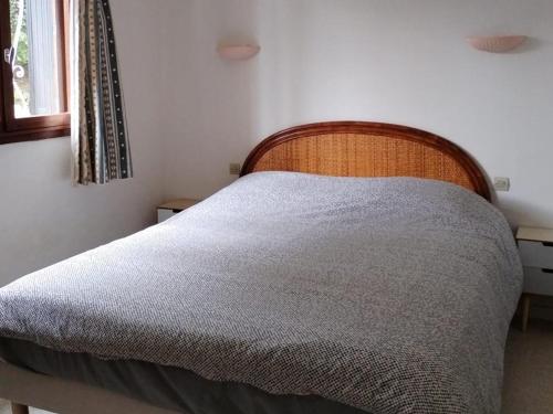 Photo de la galerie de l'établissement Beau T2 pour 4 pers avec parking, vue mer au Lavandou - FR-1-803-37, au Lavandou