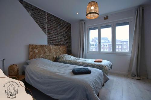 En eller flere senge i et værelse på La maison citadine, avec garage