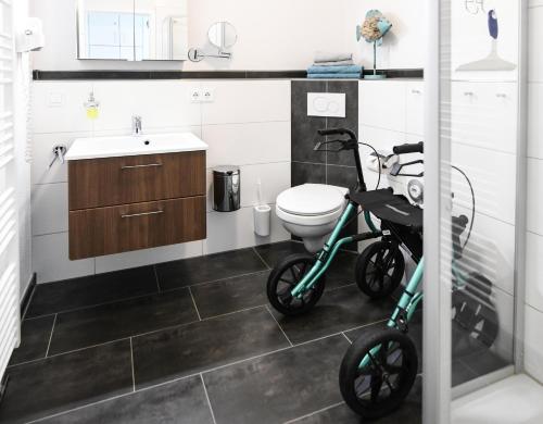 a bathroom with a green bike parked in a bathroom at Apartment mit überdachter Terrasse 7 7 EG in Friedrichshafen