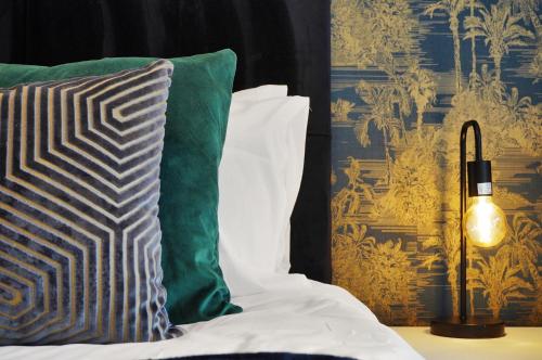 Ένα ή περισσότερα κρεβάτια σε δωμάτιο στο Stylish Yorkshire Apartment - Sleeps 5