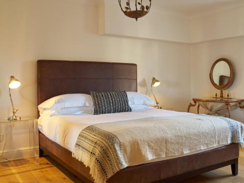 Giường trong phòng chung tại Europa House Apartments