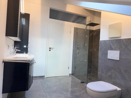 Ein Badezimmer in der Unterkunft Ferienwohnung Siglreitmaier