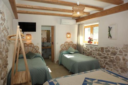Postel nebo postele na pokoji v ubytování Casas Lacambra 4DORMITORIOS, piscina, barbacoa y vistas espectaculares