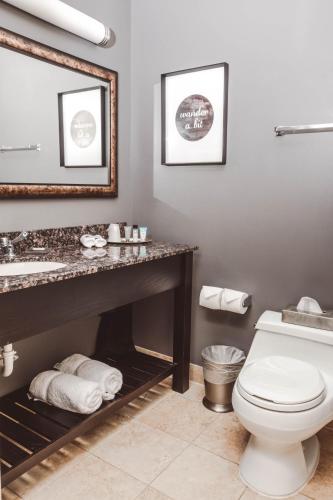 Un baño de The Inn On Sheridan