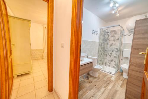 Ένα μπάνιο στο Lovely Apartment