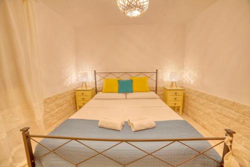 Ένα ή περισσότερα κρεβάτια σε δωμάτιο στο Lovely Apartment