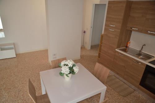 Kuchyň nebo kuchyňský kout v ubytování Palazzo Maggiore Suite B