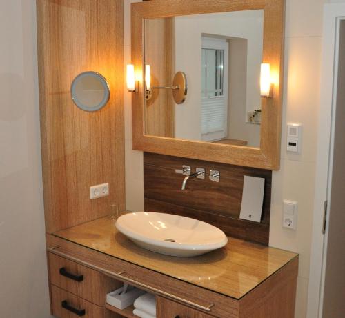 Ein Badezimmer in der Unterkunft Hotel Sauerländer Hof