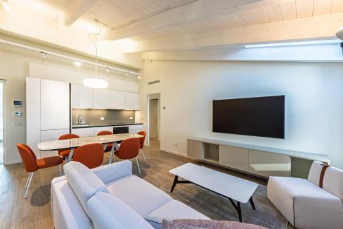 a living room with a couch and a tv at Trilocale Atlantico Treviglio Upper Stay in Treviglio