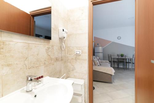 GuestHost - Cozy Ground-Floor Apartment in Affori