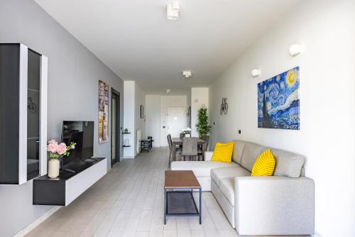 Casa Kenzo with parking by NapoliApartments