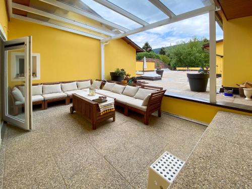 a living room with a couch and a table at Platzfaerberhaus in Obdach