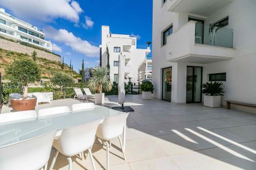 131 - Luxury Apartment with Private Pool and Views, El Higueron