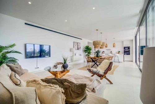 131 - Luxury Apartment with Private Pool and Views, El Higueron