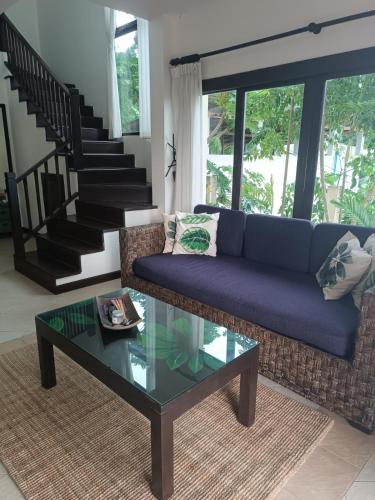 Posezení v ubytování Maenam Hills Samui