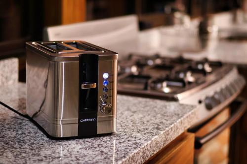 a toaster sitting on a counter next to a stove at Ceiba Hostel in Fortuna