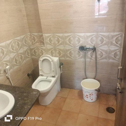 a bathroom with a toilet and a sink at Hotel Goverdhan - Walking to Raja Ki Mandi Railway and 3km from ISBT in Agra