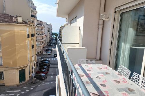 Μπαλκόνι ή βεράντα στο AHC - Versailles- 2 pièces centre ville