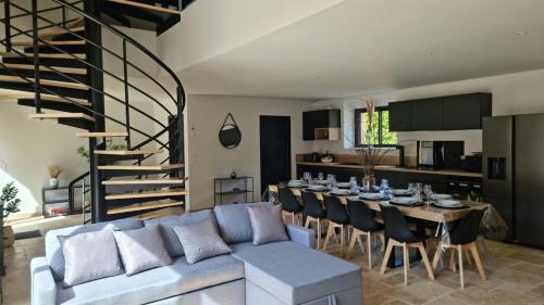 Dapur atau dapur kecil di T6 avec piscine en Dordogne