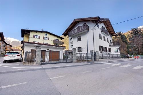 a building on the side of a street at Casa Rosy Pinzolo centro in Pinzolo