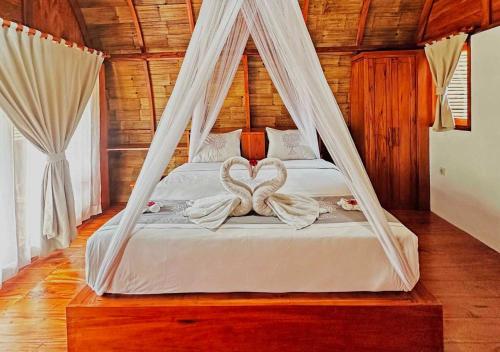 Кровать или кровати в номере Lagoona Beach Bungalows - Eco Stay