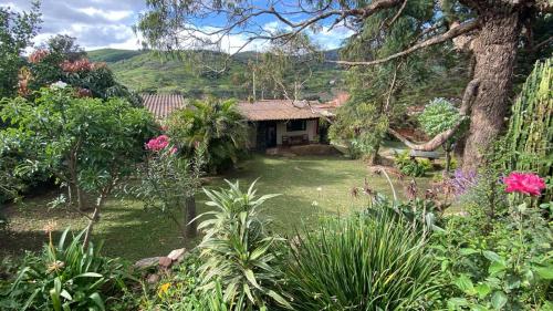 a garden with a house in the background at Landhaus Samaipata in Samaipata
