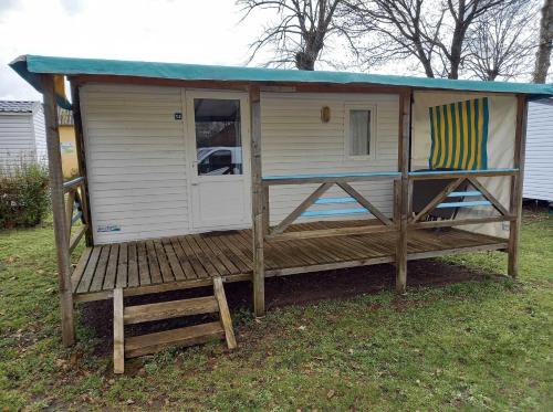 a small house with a blue roof on a yard at Camping 3 étoiles - efaicg in Auxonne
