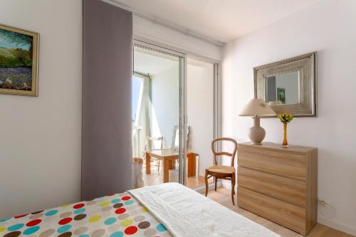 Postel nebo postele na pokoji v ubytování Chez Françoise Fr - Spacieux appartement vue imprenable avec ascenseur