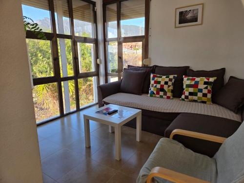 a living room with a couch and a table at El Mirador de El Paso - vistas y piscina in El Paso