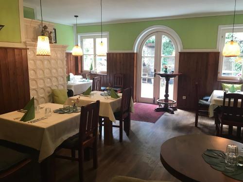 a dining room with tables and chairs in a restaurant at Hotel & Restaurant Sonnenhöfle in Sommerhausen