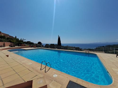 Joli 43m2 , Vue mer , piscine , parking