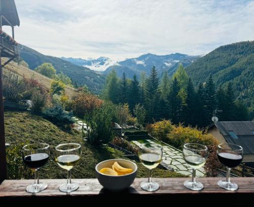 a table with wine glasses and a bowl of chips at Chalet Face aux Etoiles in Molines-en-Queyras