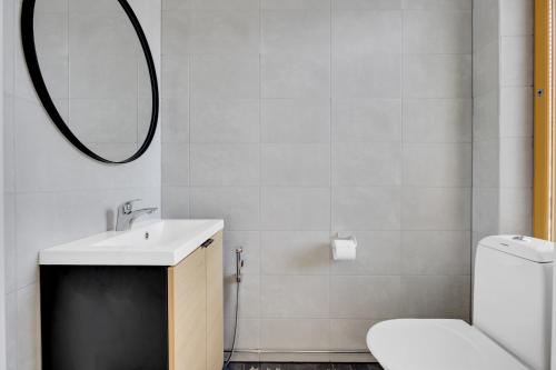 a bathroom with a sink and a toilet and a mirror at Aihkisokka B in Luosto