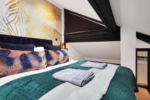 a bedroom with a bed with two towels on it at 30 percent off! Elegant Yorkshire Abode - Great Location - Sleeps 19 in Castleford