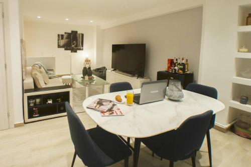 Luxury 2 storey 2bedroom condo with Private Jacuzzi & patio - Athens