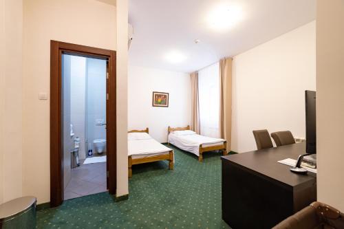 Postel nebo postele na pokoji v ubytování Kaštel Hotel