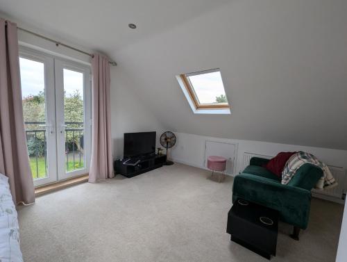 Imagen de la galería de Deluxe 1 Bed Apartment with Ensuite & Kitchenette, en Bishopstoke