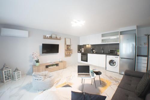 Luxury modern chic 1-bedroom apartment Athens City
