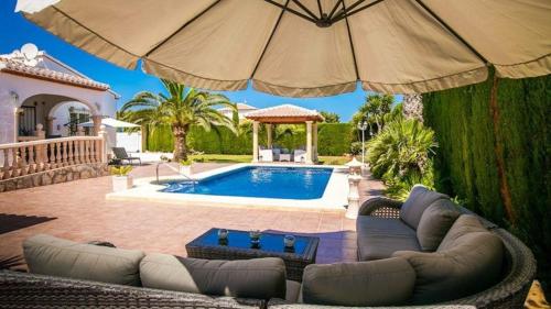 Bazén v ubytování Luxury Villa Sleeps 6 Spectacular Views in Javea nebo v jeho okolí