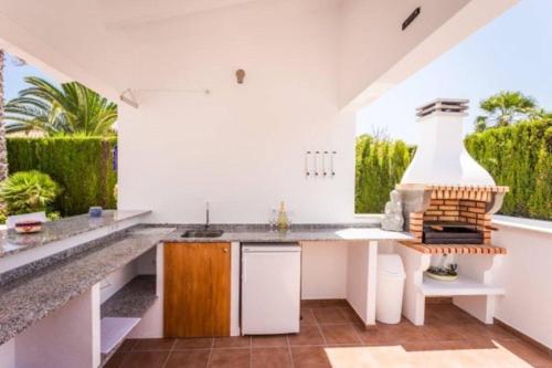 Kuchyň nebo kuchyňský kout v ubytování Luxury Villa Sleeps 6 Spectacular Views in Javea