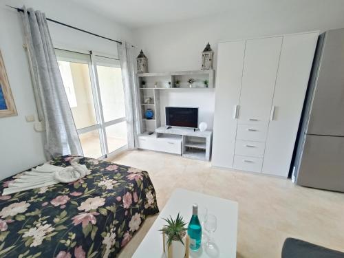 "VIVE BENAL BEACH" estudio 3124 con parque acuático, primera linea de playa