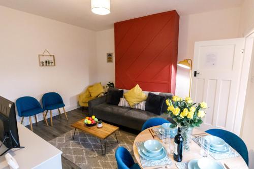 Χώρος καθιστικού στο 3 Bedroom Home Free Parking & WiFi Contractors Welcome!