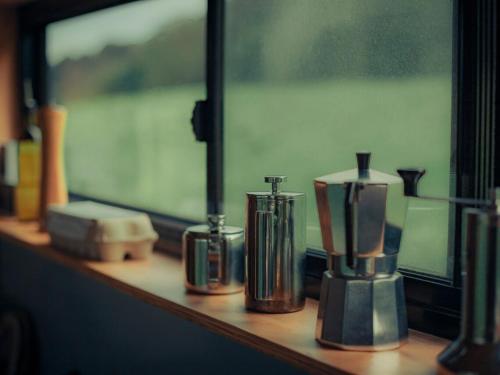 Příslušenství pro přípravu čaje a kávy v ubytování Cosy Off-Grid Cabin in Kangaroo Valley - Gustavo