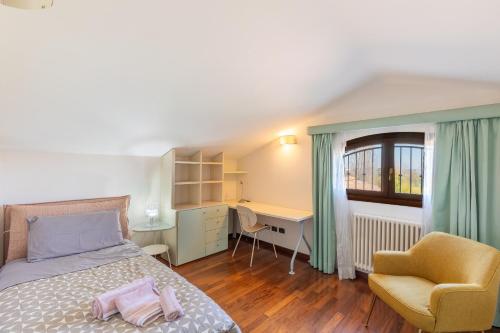 a bedroom with a bed and a desk and a chair at Villa Il Castellaccio in Rimini
