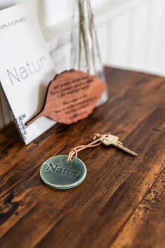 a heart shaped key chain on a wooden table at Kellers Badehotel in Fanø