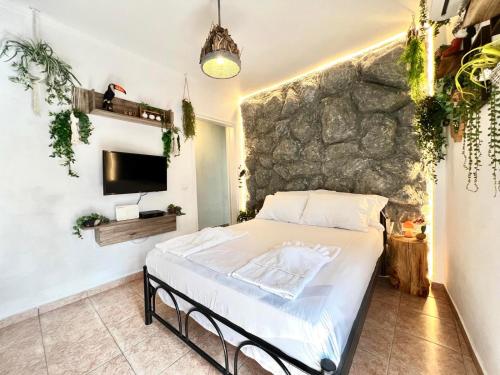 Jungle In The City ,Corfu - Kanoni
