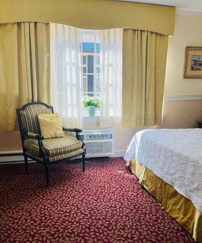 Postel nebo postele na pokoji v ubytování America's Cup Inn Newport
