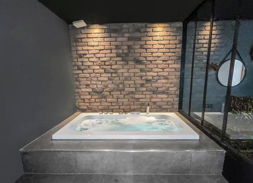 Φωτογραφία από το άλμπουμ του Suite Zen & jacuzzi - Une parenthèse de détente Nouveau! DAY USE! σε Clermont-Ferrand