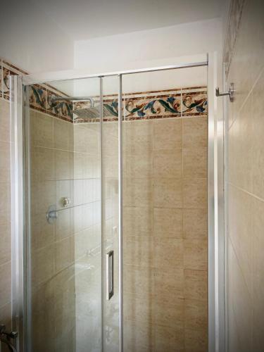 Un baño de Villa Scilla e Cariddi